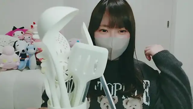 yuyuchan   online show from April 12, 10:07 am