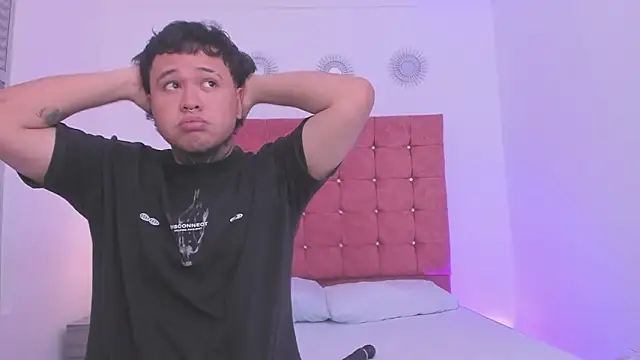 Beele and Evie online show from February 4, 7:50 pm