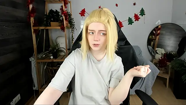 KellyKik online show from December 17, 8:13 pm