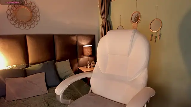 Hiyori Bloom  online show from December 23, 4:27 am