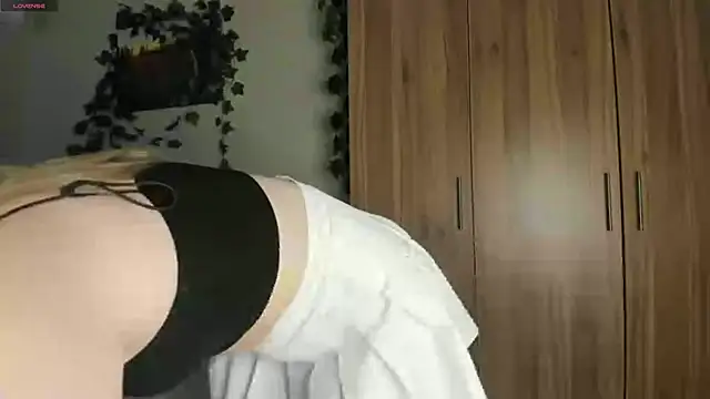 SkyeDavis online show from June 3, 2:07 pm
