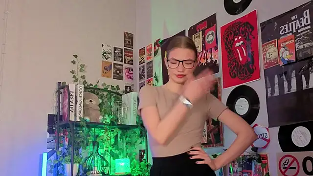 JeaneneWoltz online show from December 22, 9:23 am