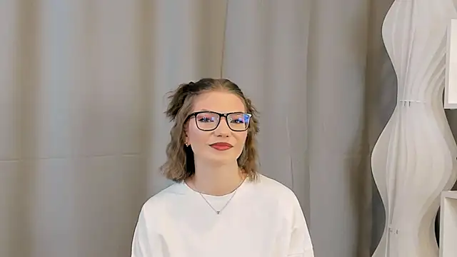 JeaneneWoltz online show from December 19, 9:12 am