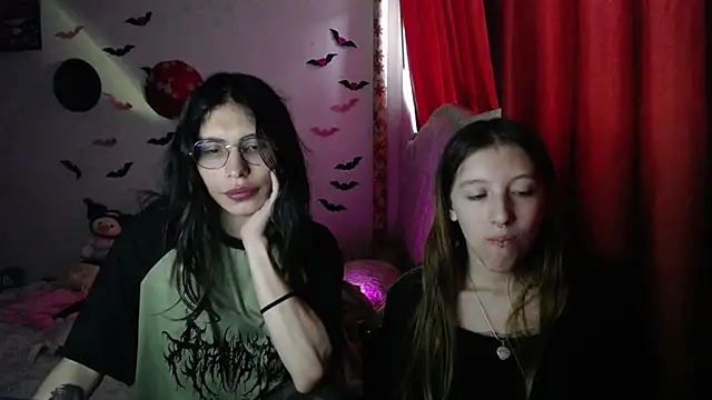 Briar y Blair online show from April 13, 8:31 pm