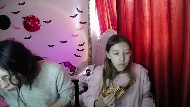 Briar y Blair online show from April 9, 4:56 pm