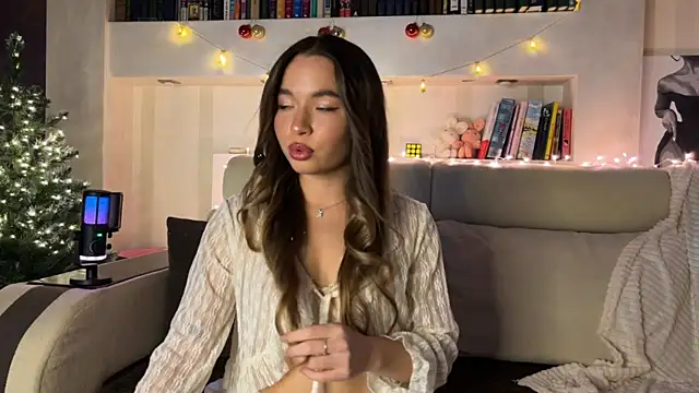 Avvechloe online show from December 17, 8:46 pm