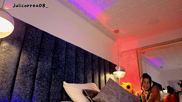 JuliCorrea  online show from June 17, 12:28 pm