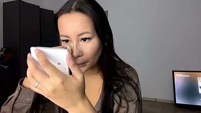 Snapshot of Your_Mel0dy chatting on December 22, 10:40 am Your Mel0dy online show from December 22, 10:40 am