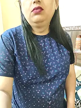 Hotmylips online show from April 18, 7:58 pm