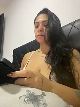 Nini  online show from April 6, 11:50 pm