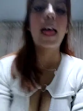 mia hottie2210 online show from January 6, 12:36 am