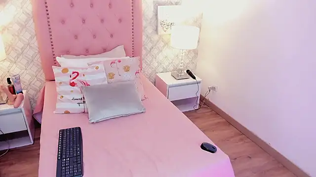 amber  ferrera online show from February 3, 7:40 pm