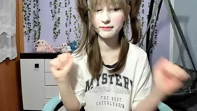 Yoonhee ki online show from March 6, 9:43 pm