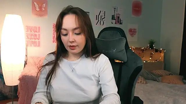 fallin lovee online show from January 8, 7:40 pm