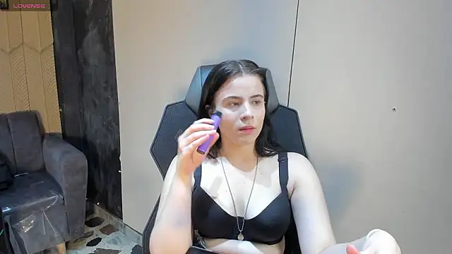 ChannelWhitee  online show from February 1, 8:40 pm