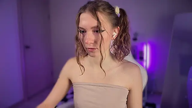 KellySunn online show from April 6, 8:15 am