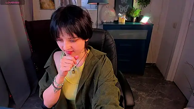 SarahShelby online show from February 1, 7:12 pm