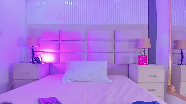 ManuelaEvans  online show from February 19, 9:02 pm