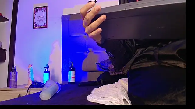 Evaa Millss online show from December 21, 5:33 am