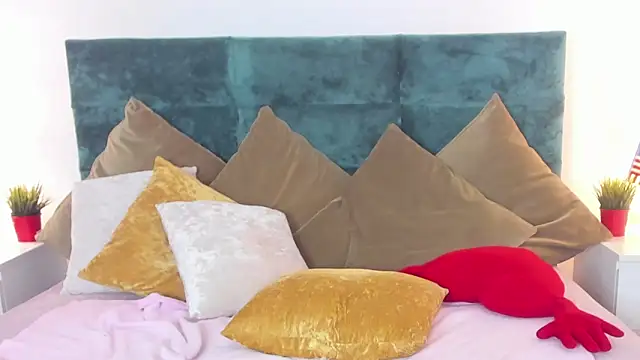 lesilos online show from April 11, 6:30 am