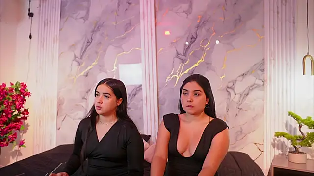 Scarlet and naomi online show from January 16, 4:19 am