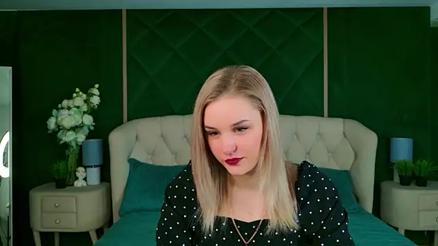 Molly Voss online show from February 13, 3:02 pm