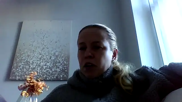 jennyblondeuk online show from March 17, 4:33 pm