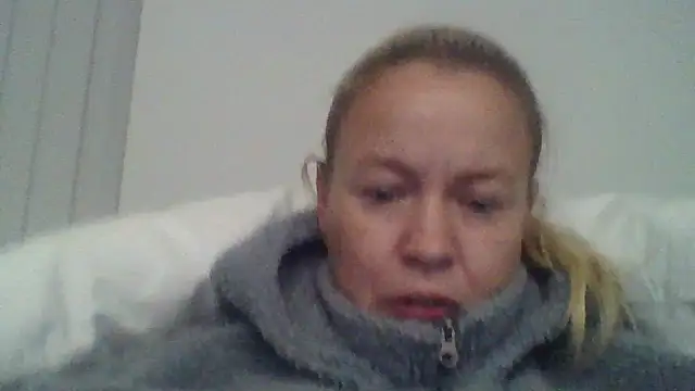 jennyblondeuk online show from March 27, 12:12 am