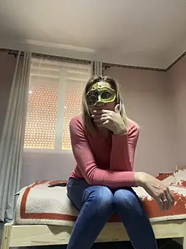 SexyMamiVee online show from April 12, 8:17 am