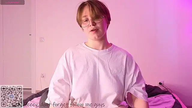 starsonthesky online show from April 8, 11:45 am