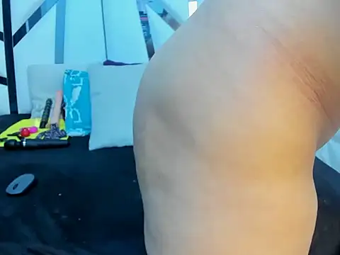 Lunahot68 online show from January 17, 4:42 am