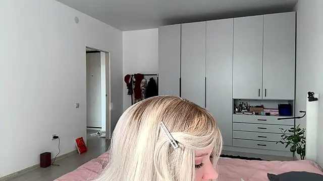 Missfit  online show from January 6, 9:02 am