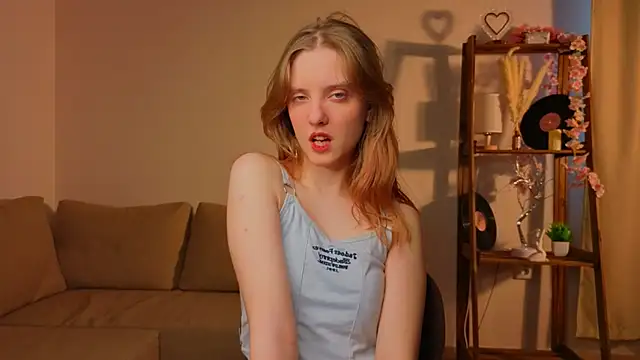 RennaHettes online show from March 24, 1:11 am