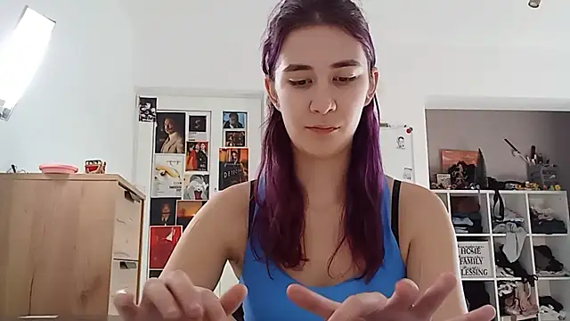 StephanieBugtong online show from January 9, 12:20 pm