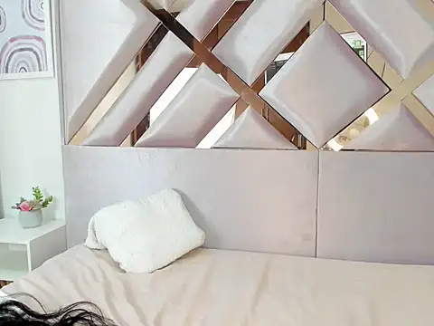 MiaKleinX online show from March 9, 2:15 am