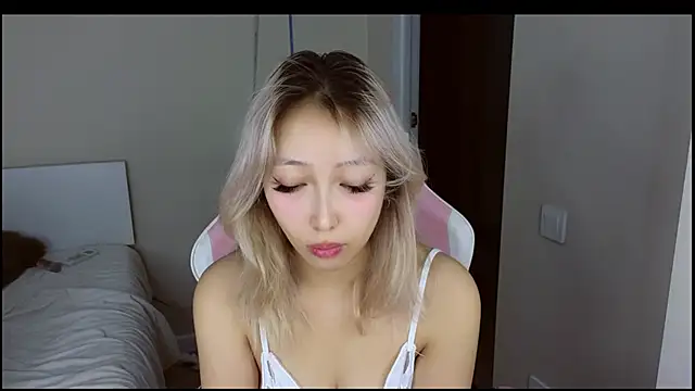 jasmilee online show from April 1, 7:11 pm