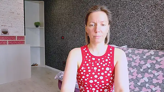 Amanda Luxe online show from March 22, 8:20 am