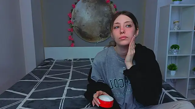 BrianneMallory online show from February 25, 7:18 am