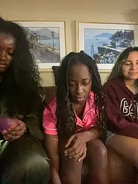 CookiesNcreaming online show from June 16, 2:56 am