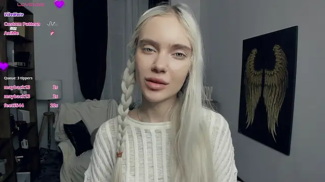 KristalCrowner online show from February 2, 7:35 pm