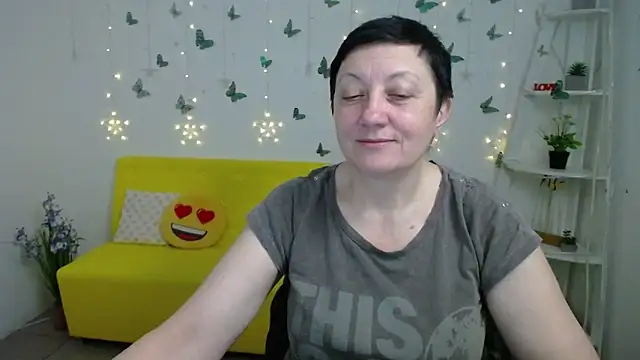 EmilyL0ve online show from March 18, 6:35 pm