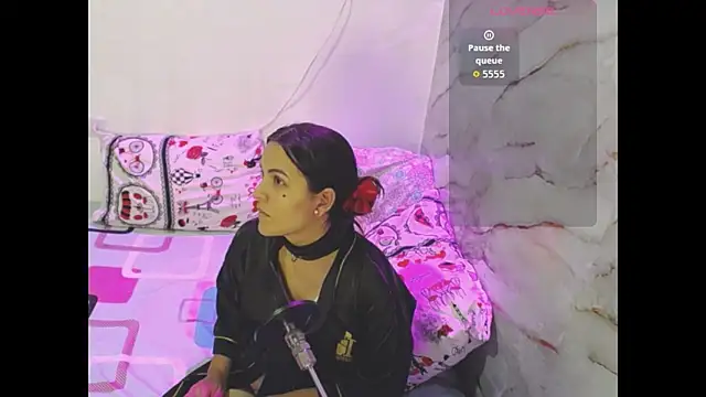 zaraluxx1 online show from January 6, 12:25 am