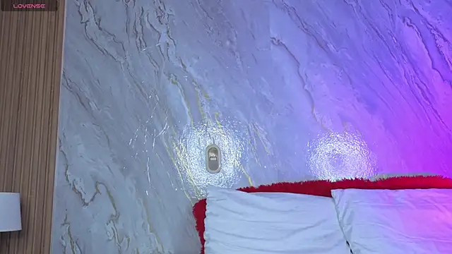 LolaHoneyy online show from January 8, 5:11 am