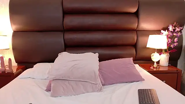 CintiaHolms online show from March 8, 2:04 am