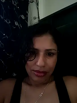 Lyra XOX online show from January 6, 11:25 am