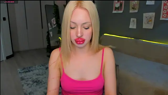 Luna Beverly online show from March 17, 8:13 pm