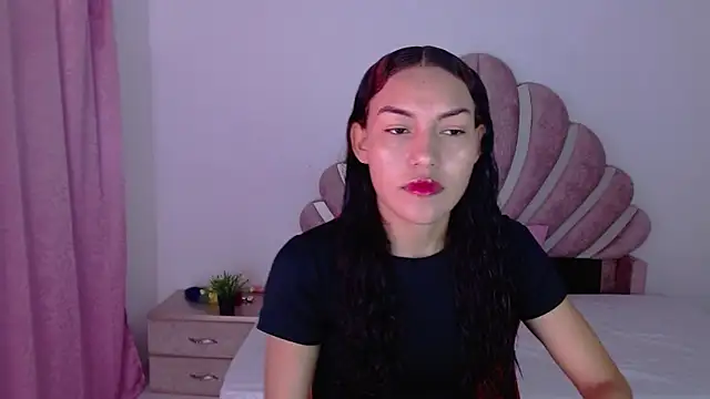 Naya  fox723 online show from February 3, 6:01 pm