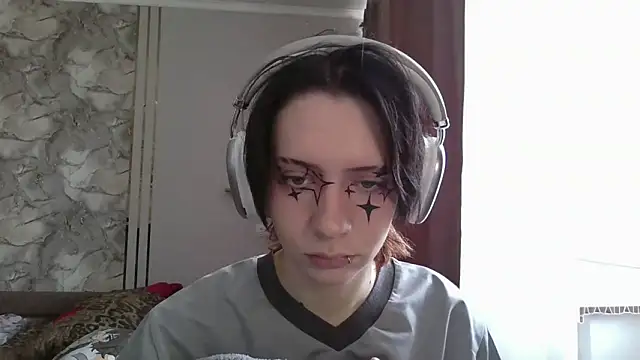 LxayBloom online show from February 27, 7:41 am