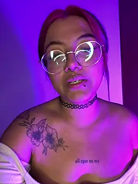 queen of you heart online show from February 8, 12:03 am