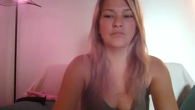 Pxetiteblonde1 online show from January 8, 11:25 am